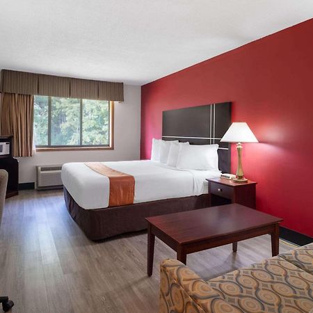 Travelodge By Wyndham Merrill Dış mekan fotoğraf