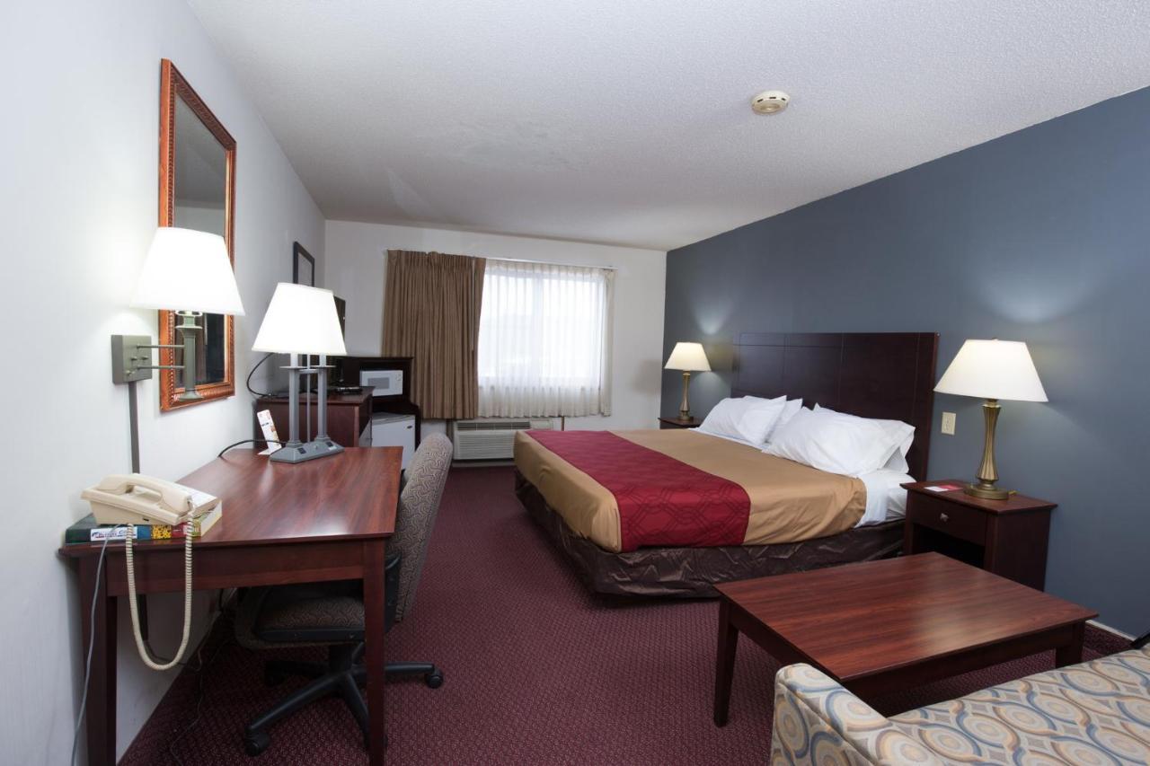 Travelodge By Wyndham Merrill Dış mekan fotoğraf