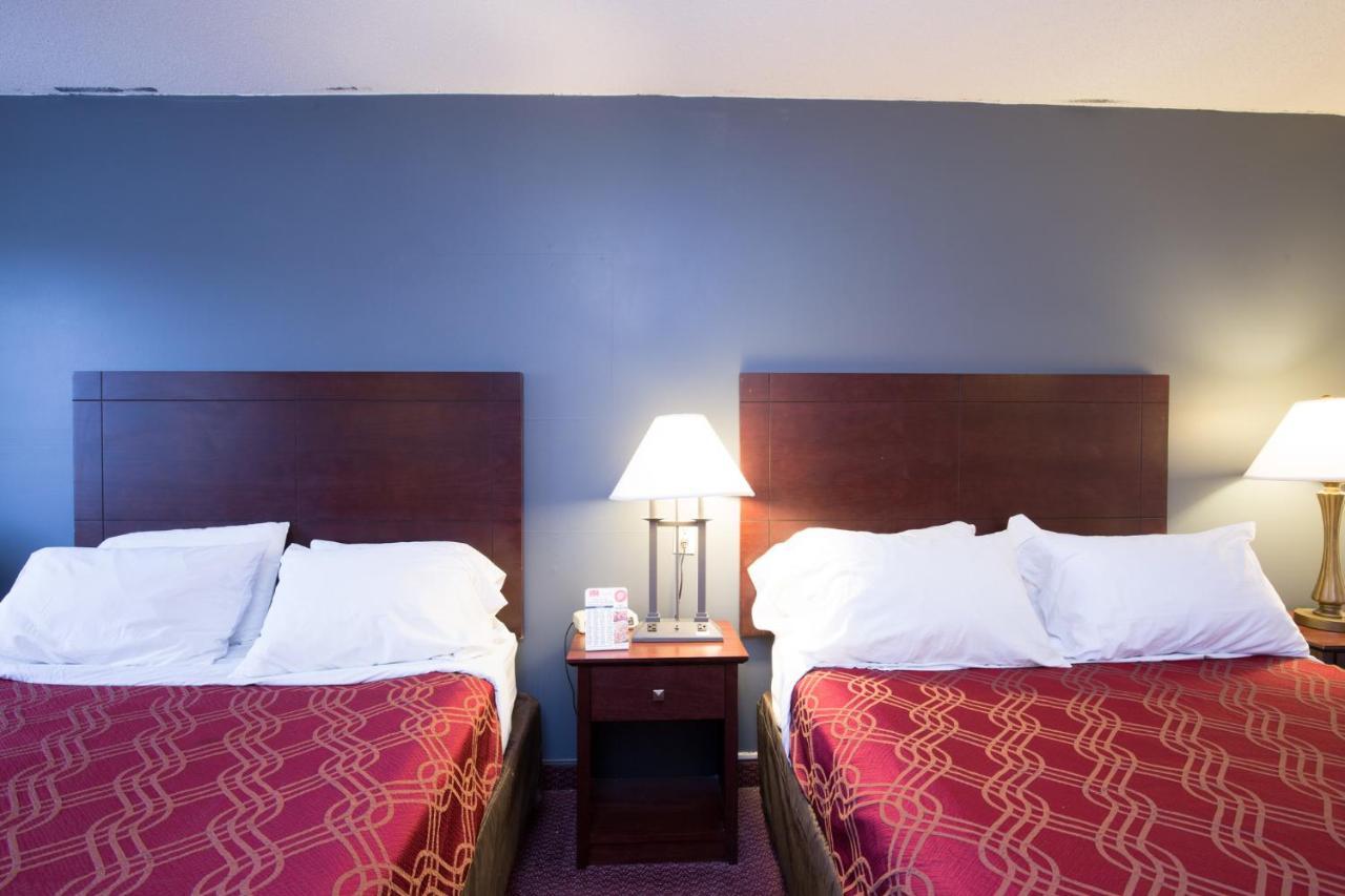 Travelodge By Wyndham Merrill Dış mekan fotoğraf
