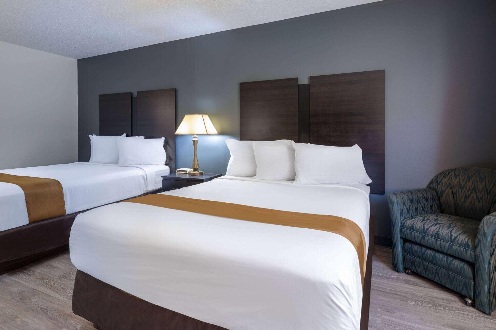 Travelodge By Wyndham Merrill Dış mekan fotoğraf