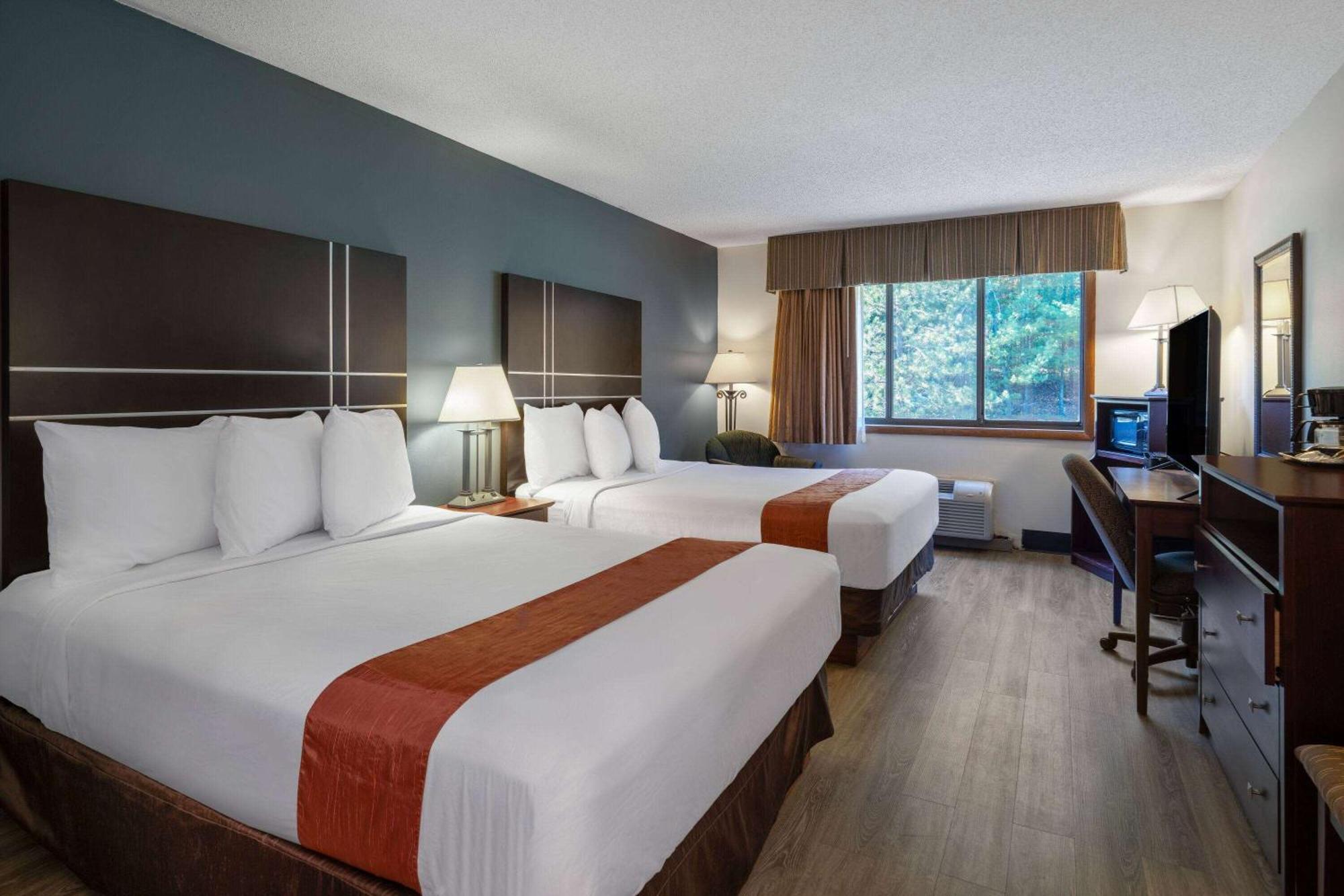 Travelodge By Wyndham Merrill Dış mekan fotoğraf