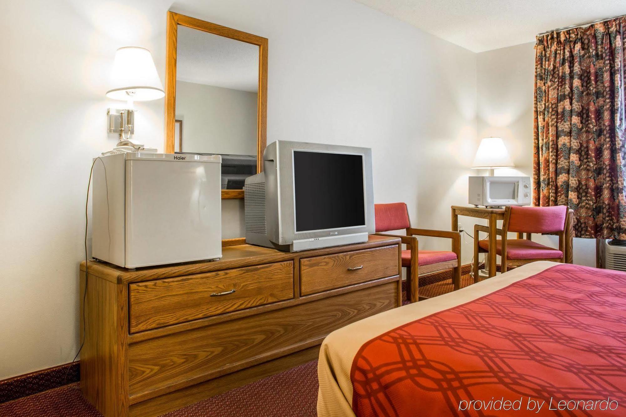 Travelodge By Wyndham Merrill Dış mekan fotoğraf
