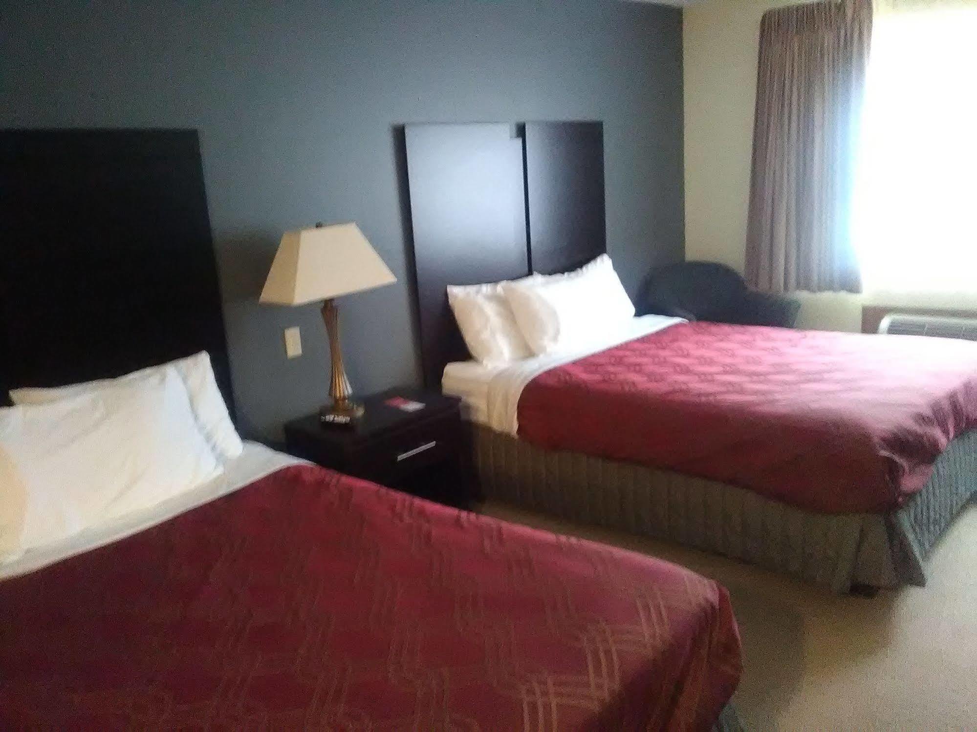 Travelodge By Wyndham Merrill Dış mekan fotoğraf