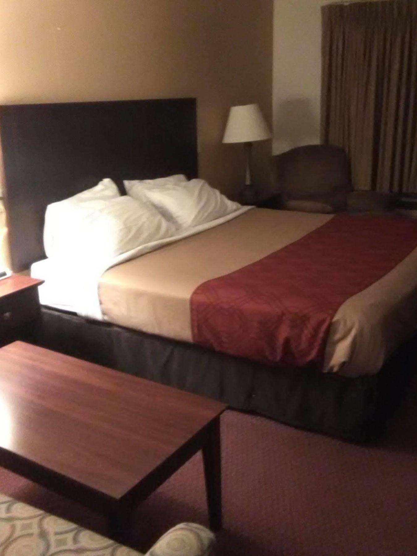 Travelodge By Wyndham Merrill Dış mekan fotoğraf