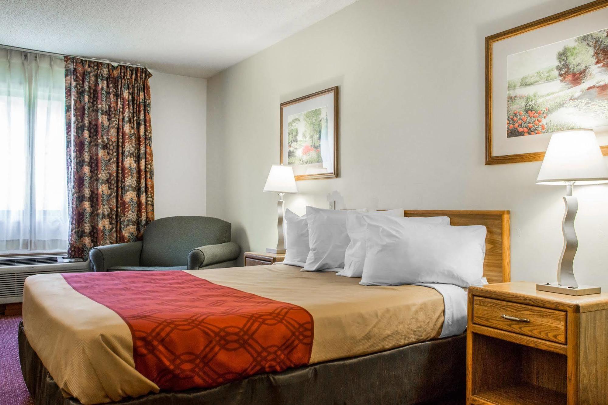 Travelodge By Wyndham Merrill Dış mekan fotoğraf