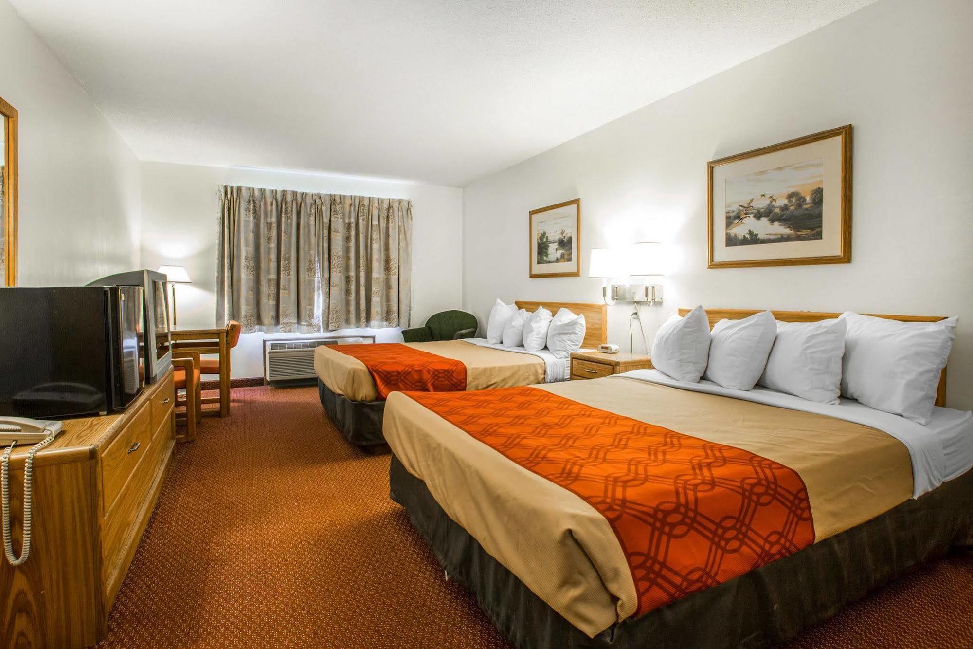 Travelodge By Wyndham Merrill Dış mekan fotoğraf